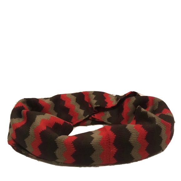 🏷️CHEVRON INFINITY SCARF - Picture 1 of 6